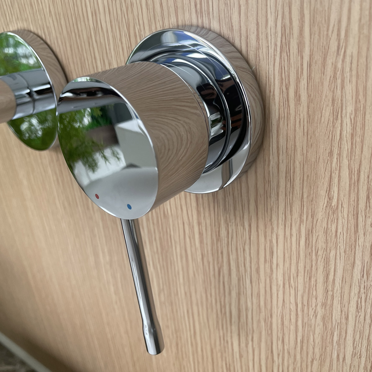 Vòi lavabo gắn tường nóng lạnh 2 lỗ Essence New Grohe 19967001