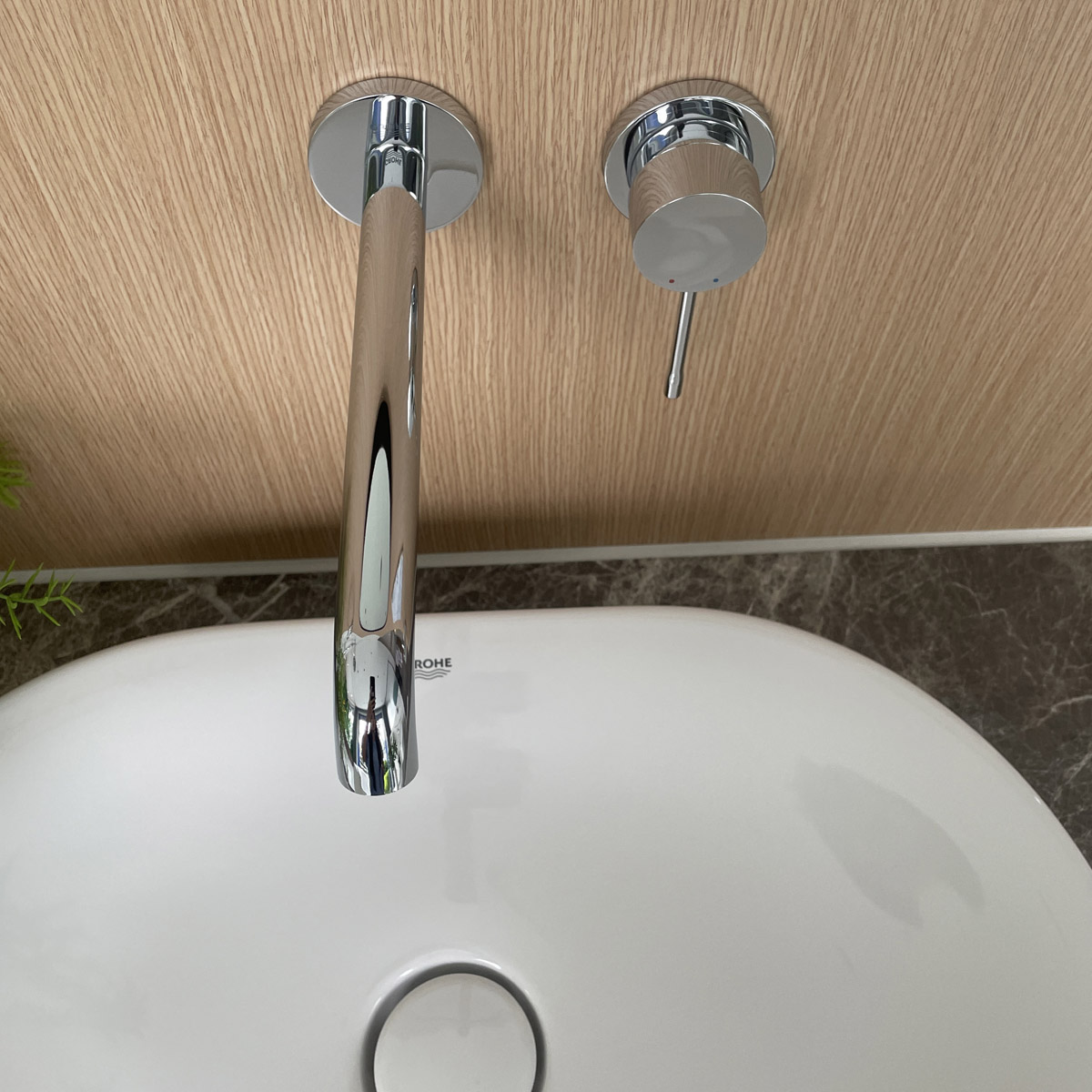 Vòi lavabo gắn tường nóng lạnh 2 lỗ Essence New Grohe 19967001