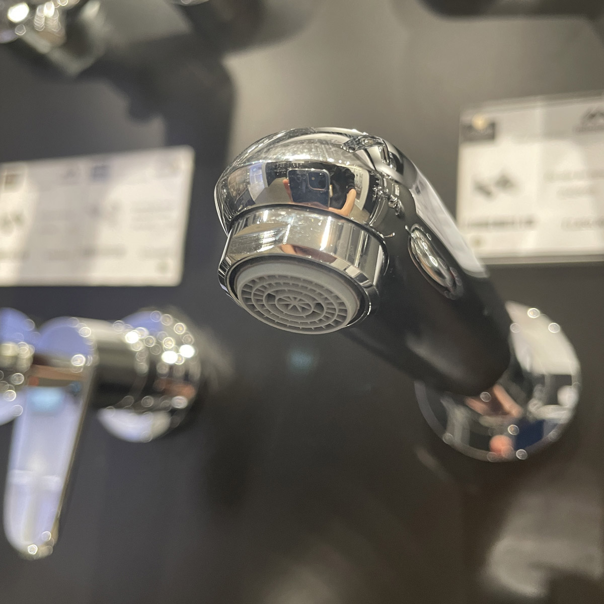 Vòi chậu gắn tường nóng lạnh 2 lỗ Eurodisc Joy GROHE 19969000