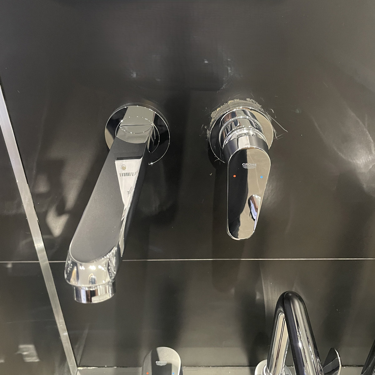 Vòi chậu gắn tường nóng lạnh 2 lỗ Eurodisc Cosmopolitan L-size GROHE 19974002