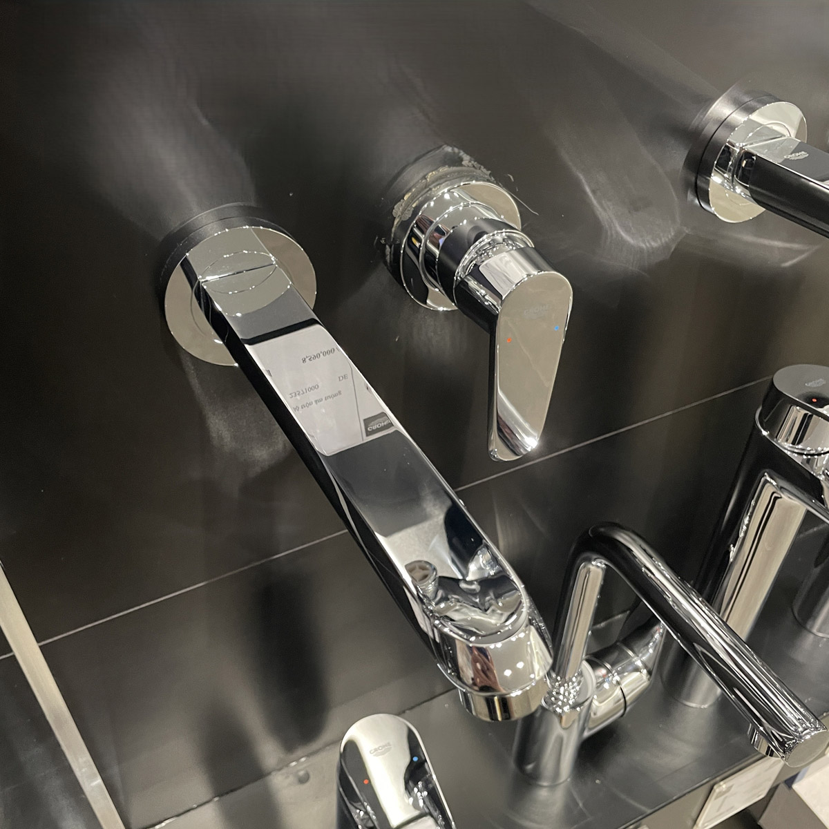 Vòi chậu gắn tường nóng lạnh 2 lỗ Eurodisc Cosmopolitan L-size GROHE 19974002