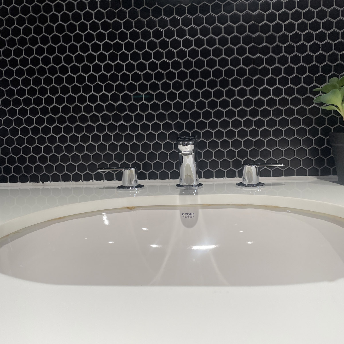 Vòi chậu nóng lạnh 3 lỗ Eurostyle Cosmopolitan GROHE 20208002