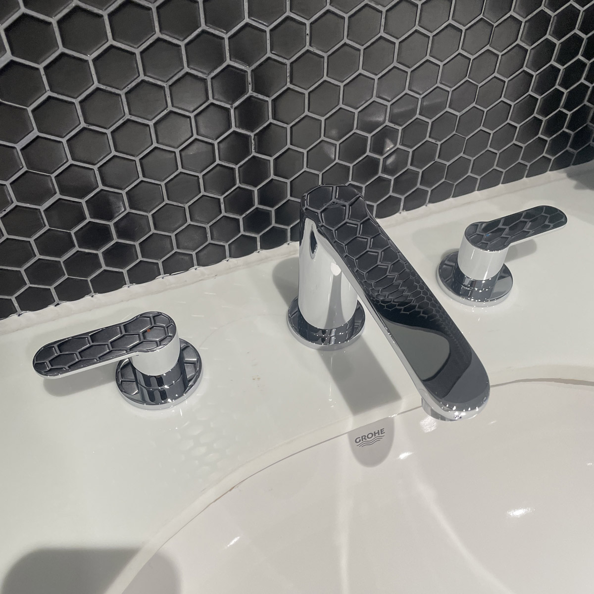 Vòi chậu nóng lạnh 3 lỗ Eurostyle Cosmopolitan GROHE 20208002