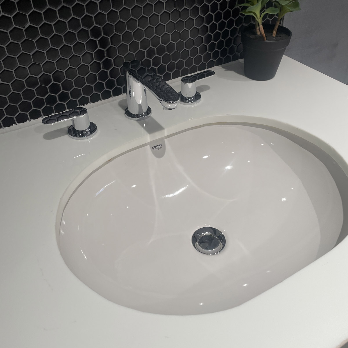 Vòi chậu nóng lạnh 3 lỗ Eurostyle Cosmopolitan GROHE 20208002