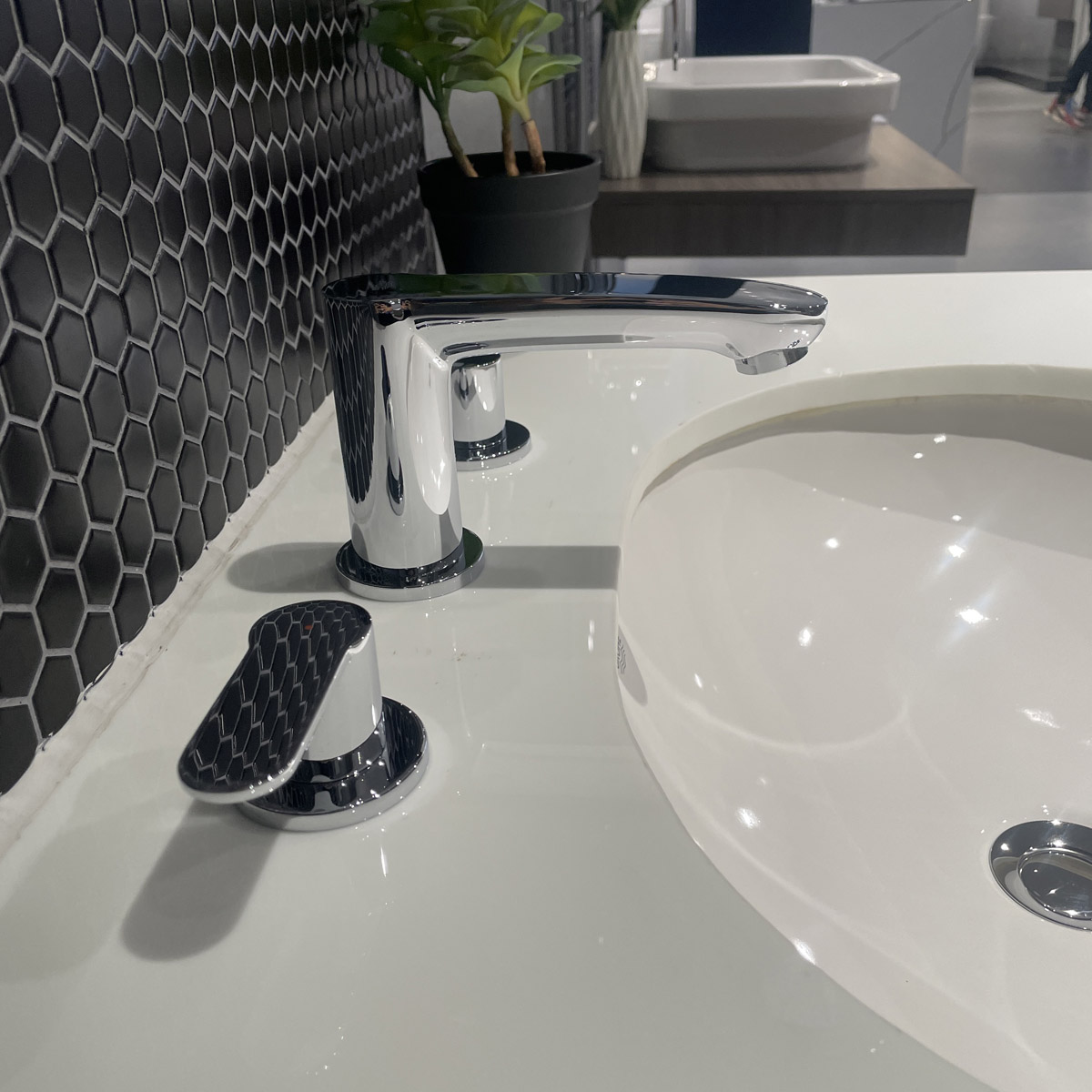 Vòi chậu nóng lạnh 3 lỗ Eurostyle Cosmopolitan GROHE 20208002