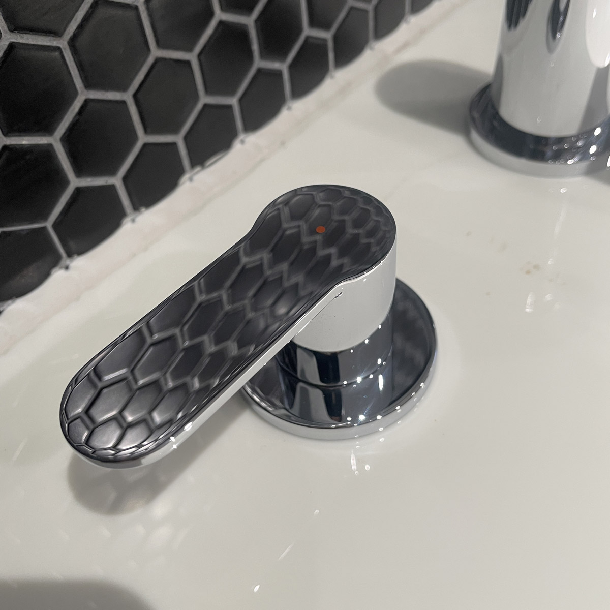 Vòi chậu nóng lạnh 3 lỗ Eurostyle Cosmopolitan GROHE 20208002