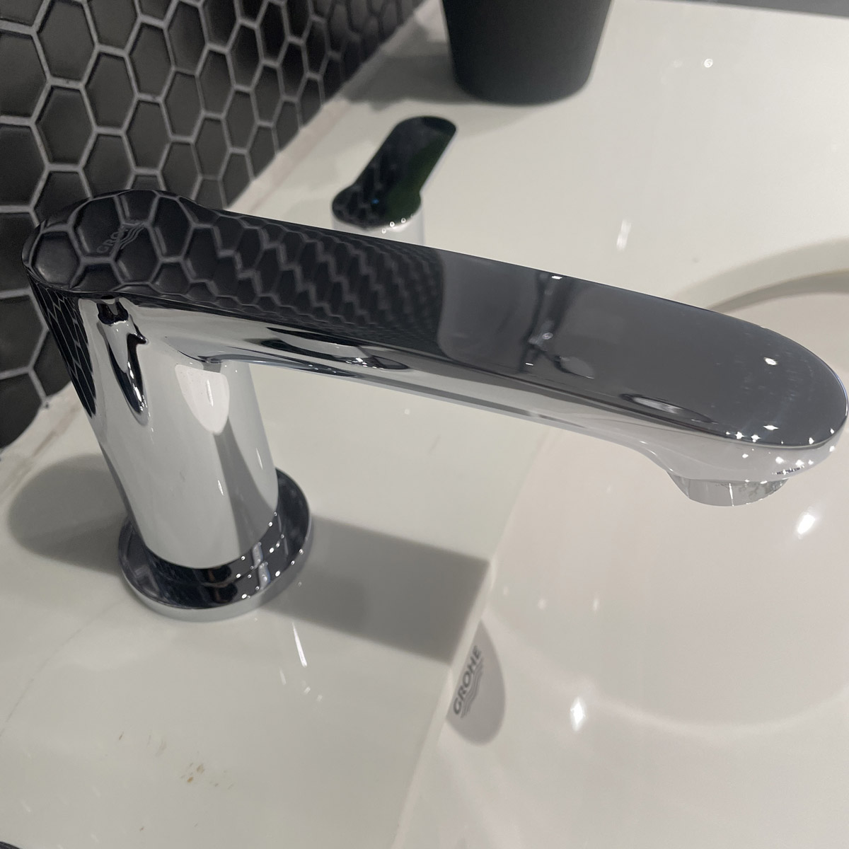 Vòi chậu nóng lạnh 3 lỗ Eurostyle Cosmopolitan GROHE 20208002