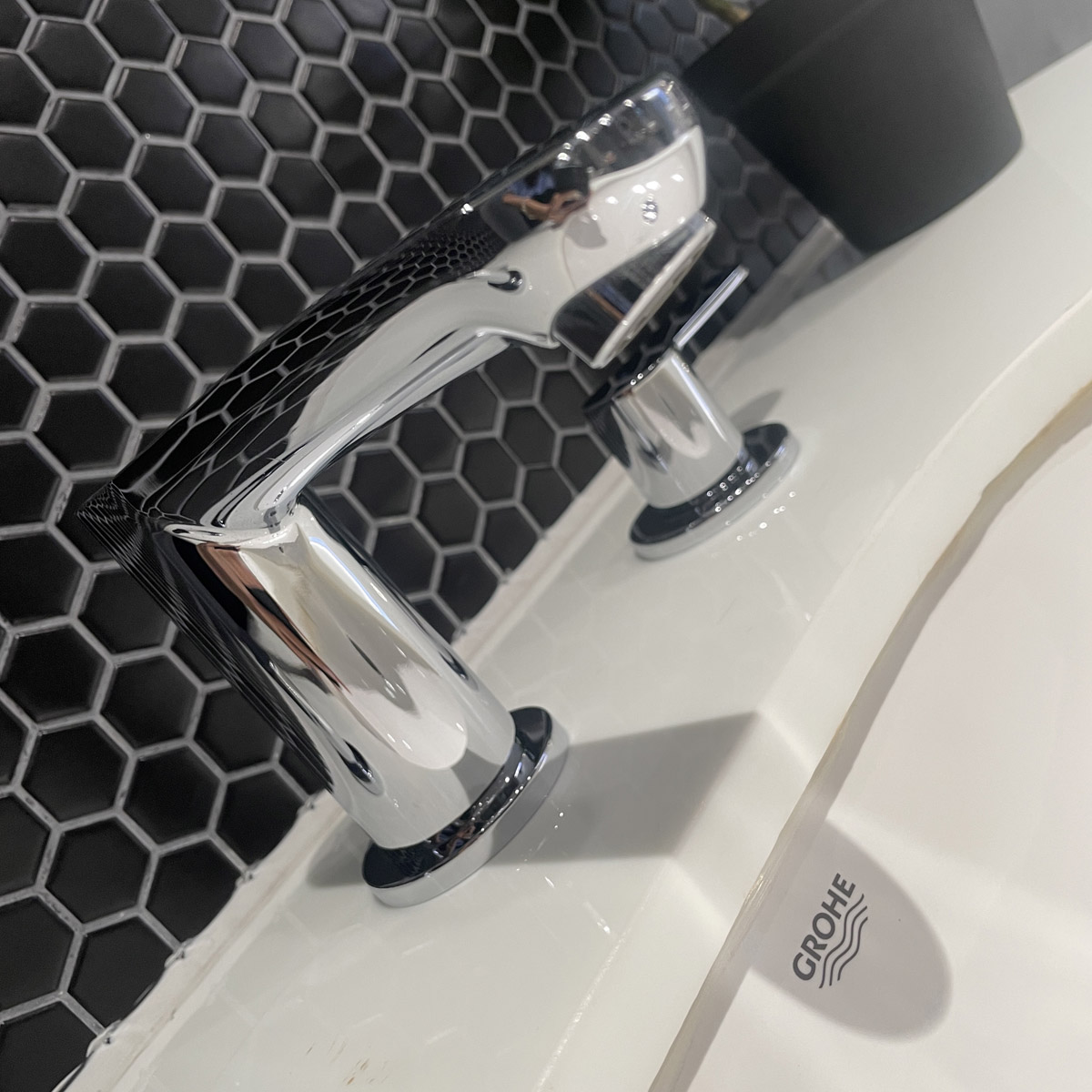 Vòi chậu nóng lạnh 3 lỗ Eurostyle Cosmopolitan GROHE 20208002