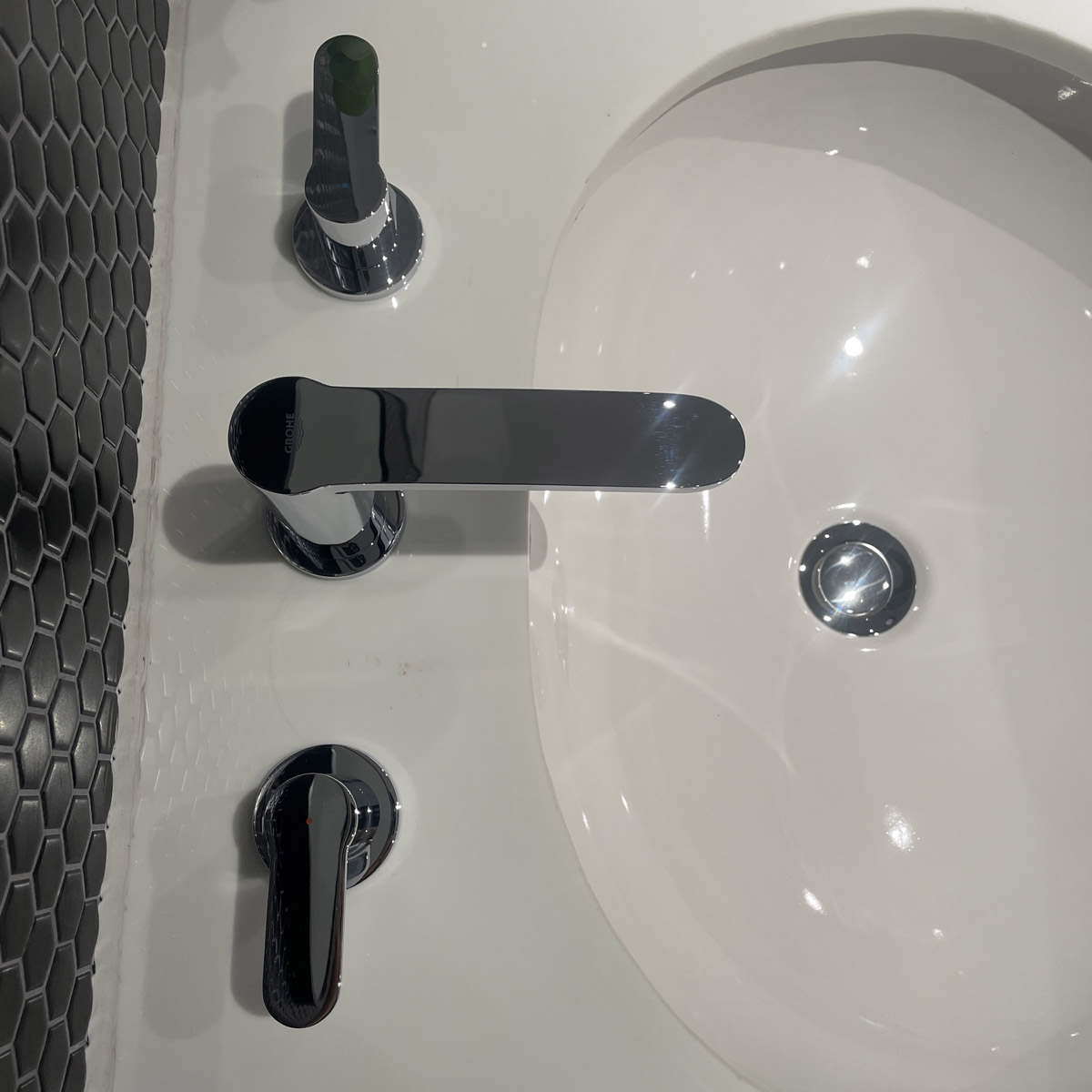 Vòi chậu nóng lạnh 3 lỗ Eurostyle Cosmopolitan GROHE 20208002