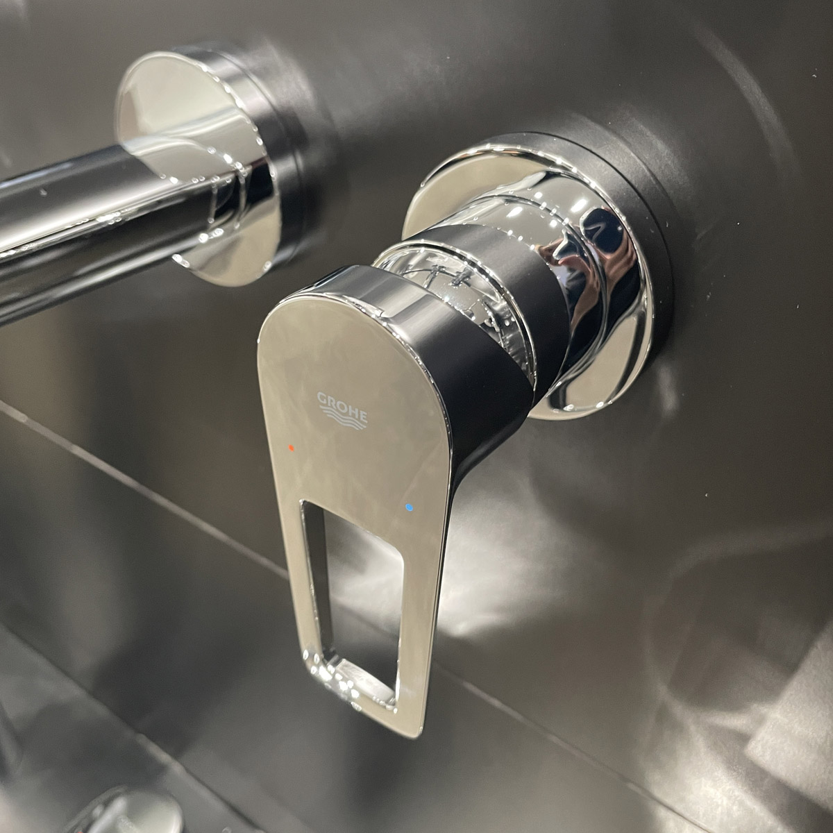 Vòi chậu gắn tường nóng lạnh 2 lỗ BauLoop GROHE 20289001