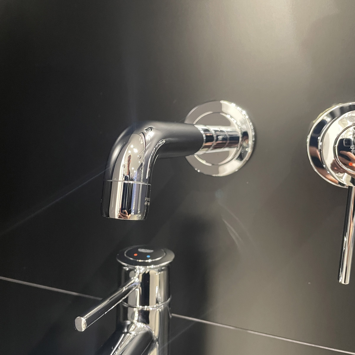 Vòi chậu gắn tường nóng lạnh 2 lỗ BauClassic GROHE 20292000