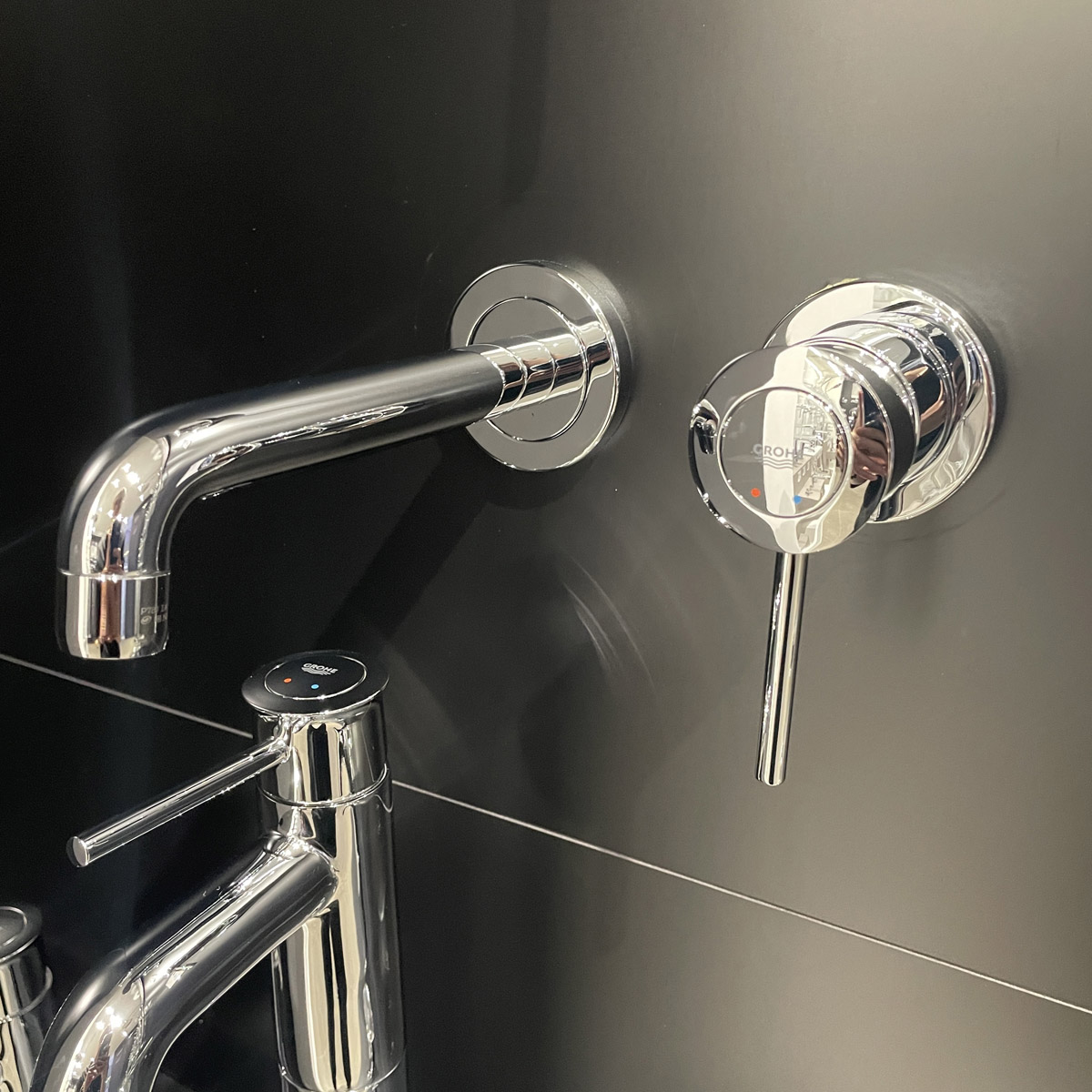Vòi chậu gắn tường nóng lạnh 2 lỗ BauClassic GROHE 20292000