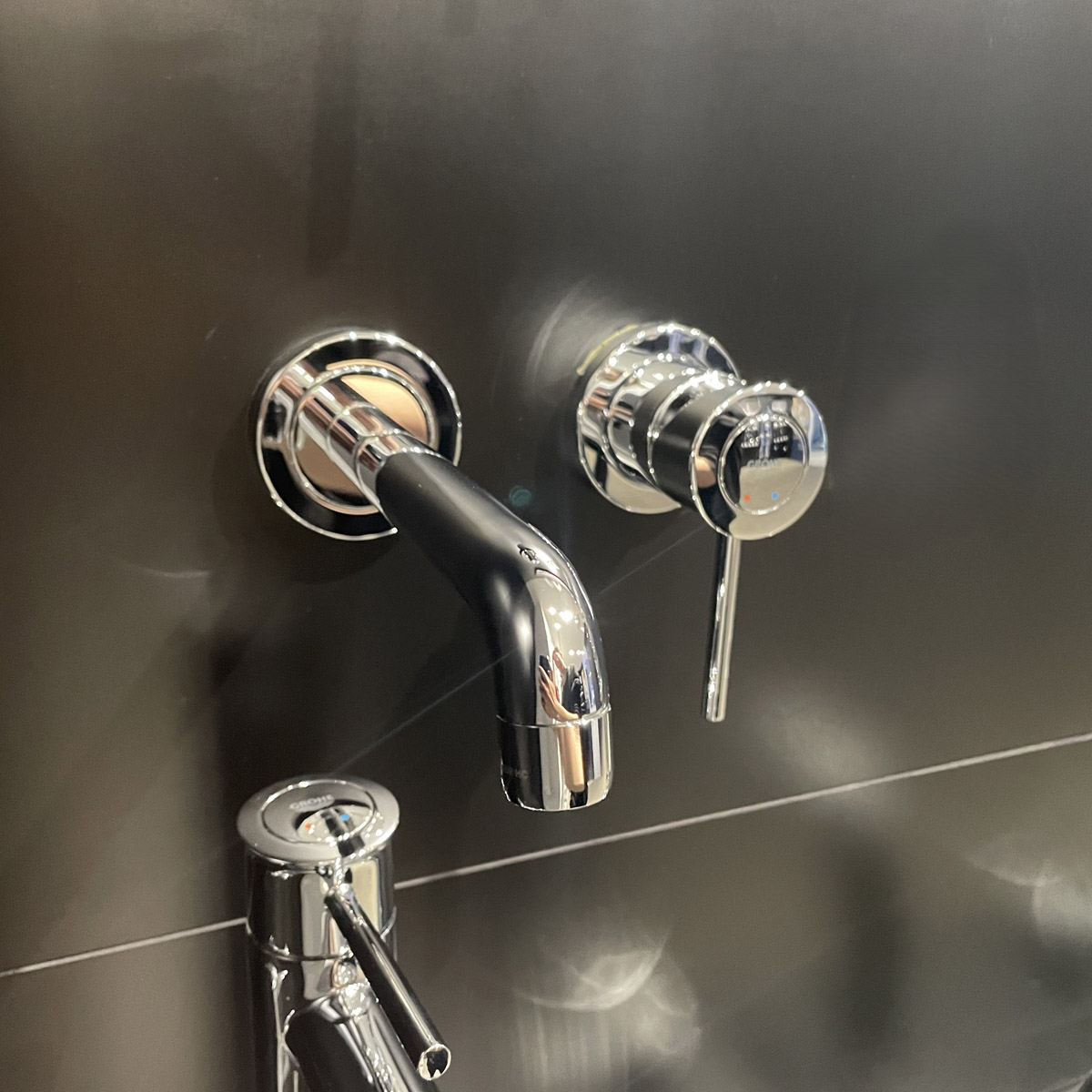 Vòi chậu gắn tường nóng lạnh 2 lỗ BauClassic GROHE 20292000