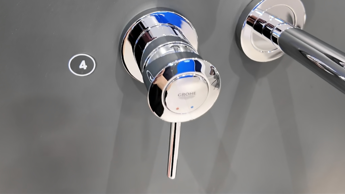 Vòi chậu gắn tường nóng lạnh 2 lỗ BauClassic GROHE 2029200C