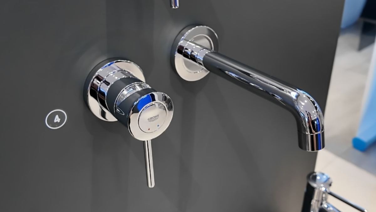 Vòi chậu gắn tường nóng lạnh 2 lỗ BauClassic GROHE 2029200C