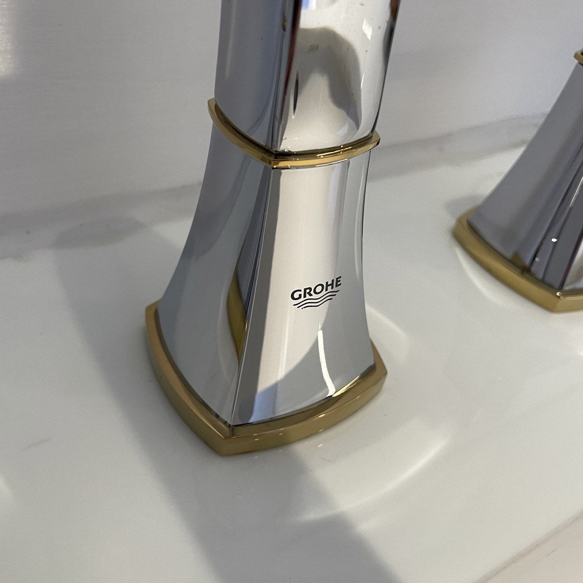 Vòi chậu nóng lạnh Grandera 3 lỗ Grohe 20389IG0