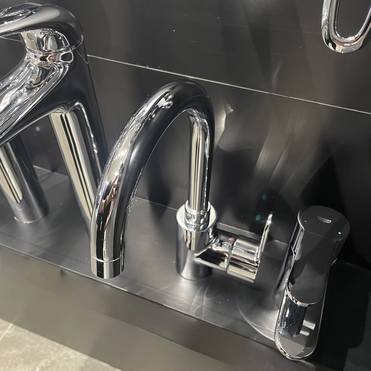 Vòi bếp dây rút nóng lạnh Eurostyle Cosmopolitan GROHE 23043002