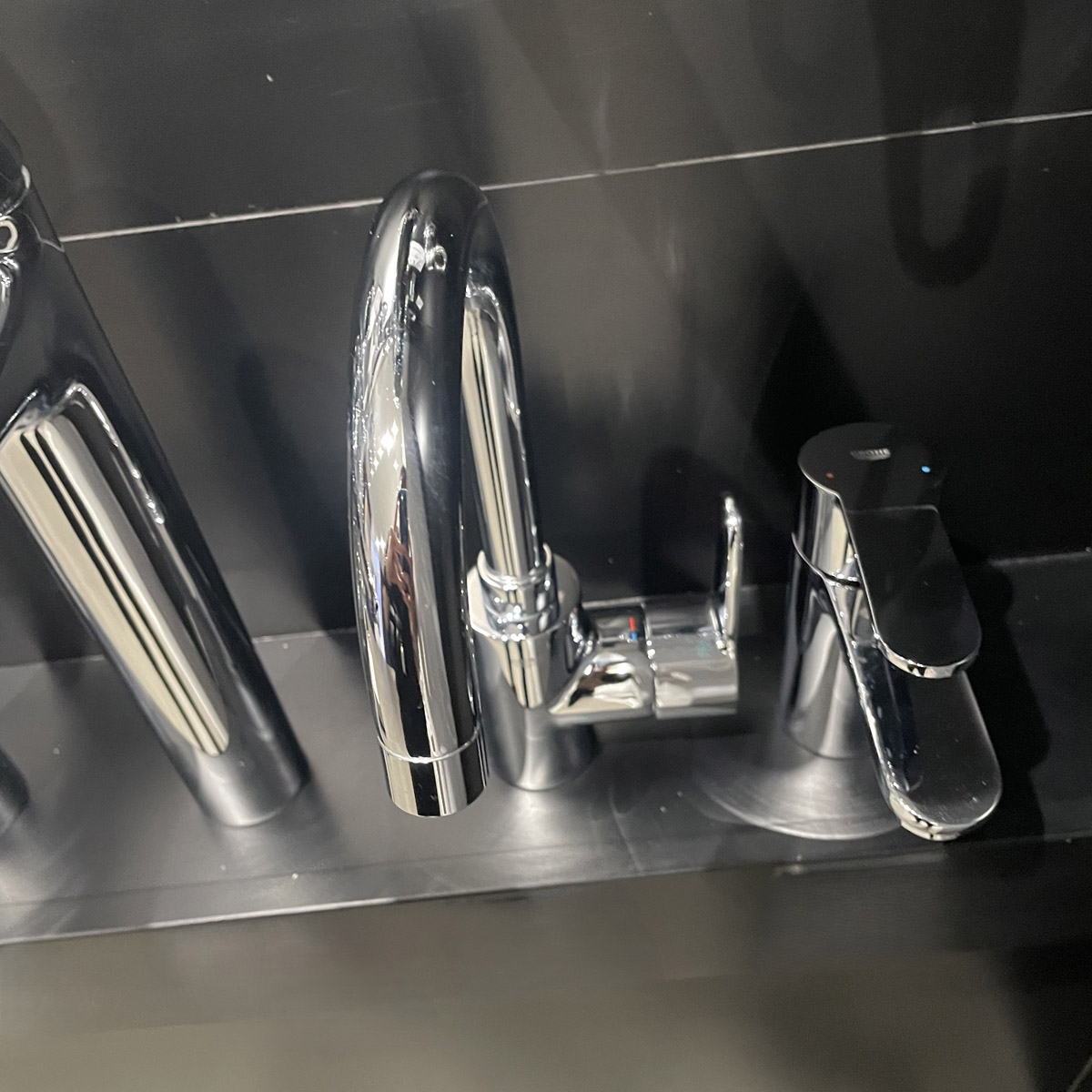 Vòi bếp dây rút nóng lạnh Eurostyle Cosmopolitan GROHE 23043002