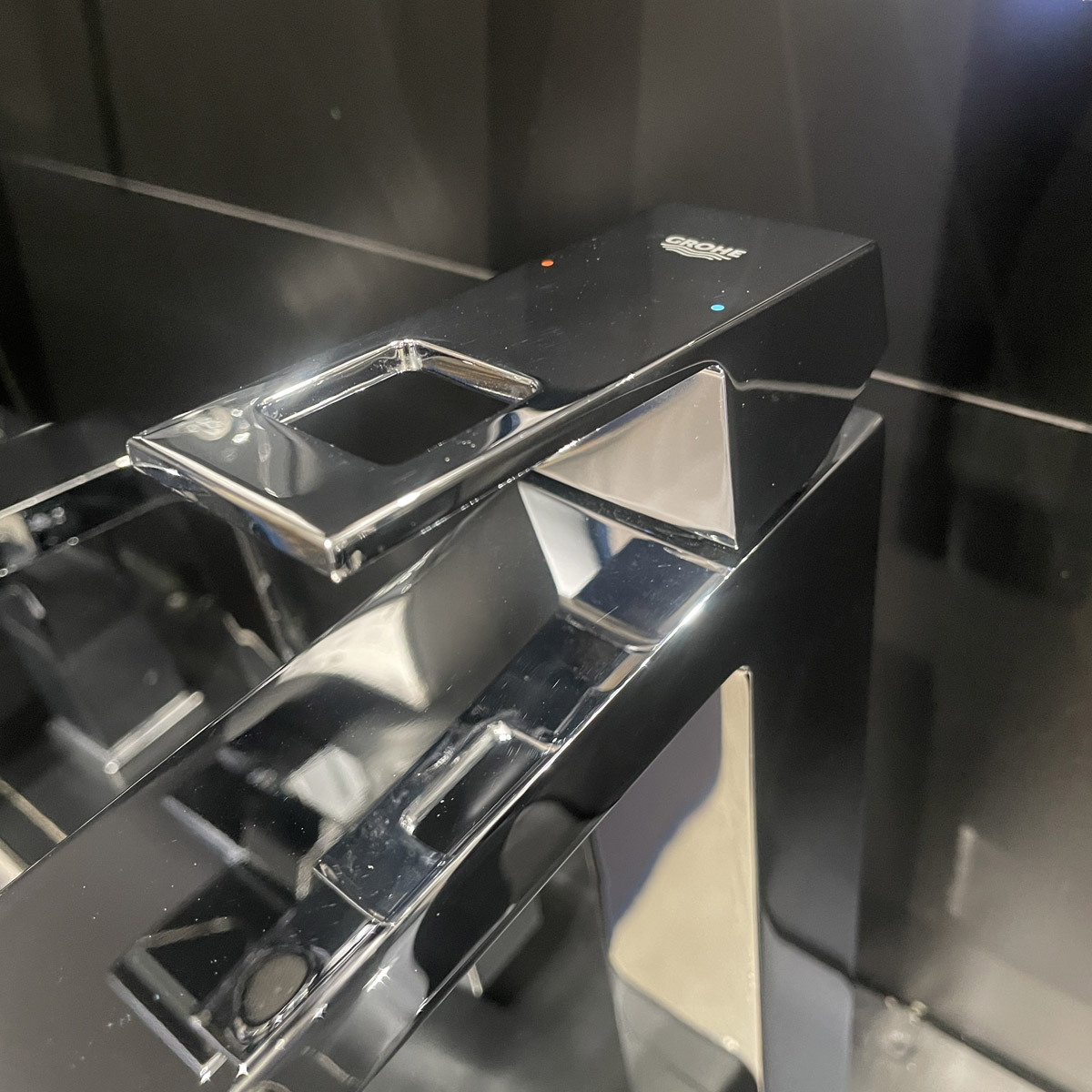 Vòi chậu nóng lạnh Eurocube XL-size GROHE 23406000