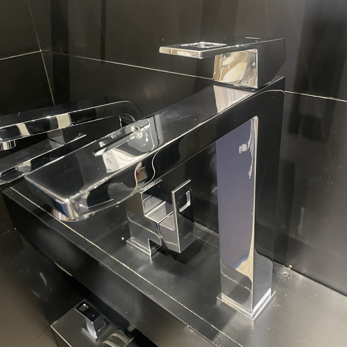 Vòi chậu nóng lạnh Eurocube XL-size GROHE 23406000