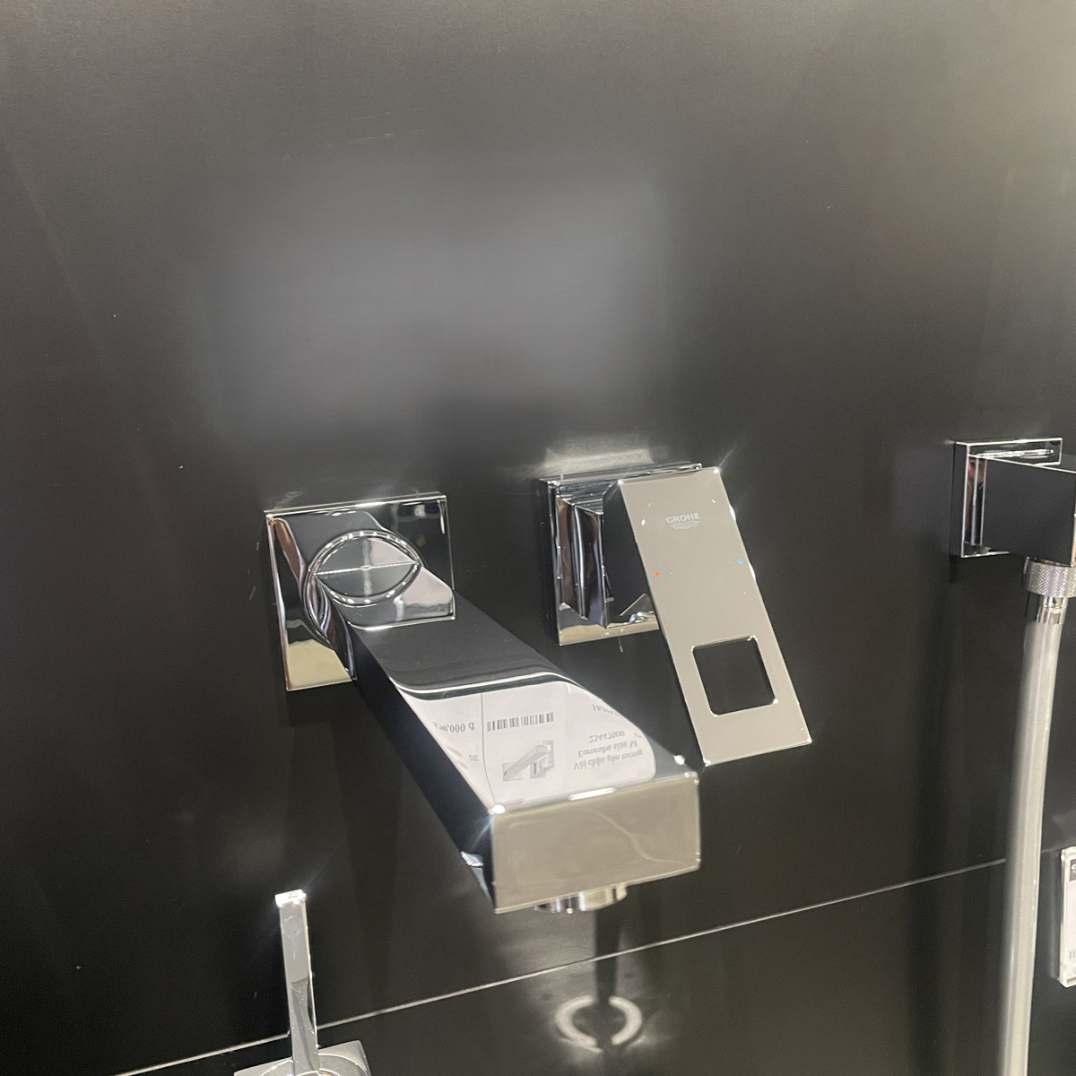 Vòi chậu nóng lạnh gắn tường 2 lỗ Eurocube GROHE 23447000