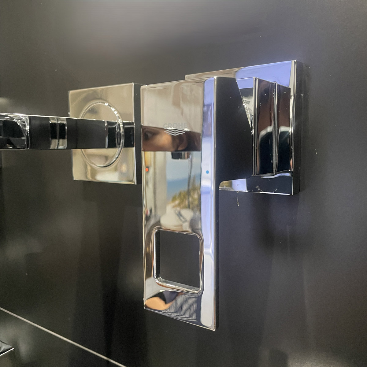 Vòi chậu nóng lạnh gắn tường 2 lỗ Eurocube GROHE 23447000