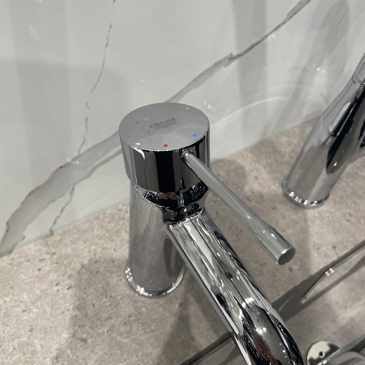 Vòi chậu nóng lạnh Essence S-size GROHE 23589001