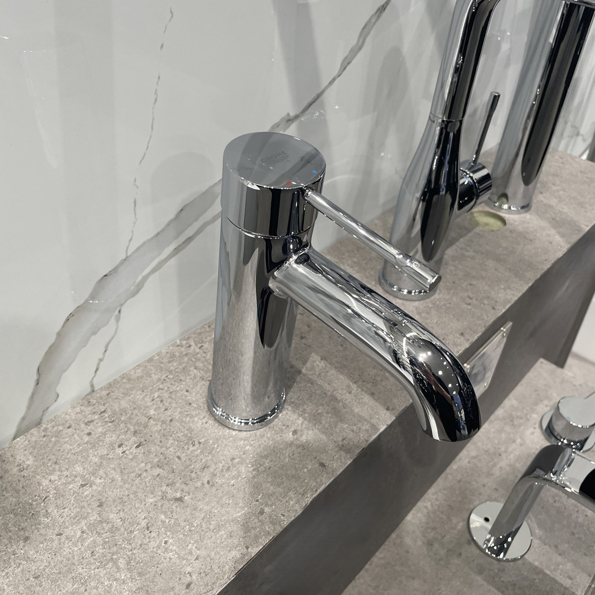 Vòi chậu nóng lạnh Essence S-size GROHE 23589001