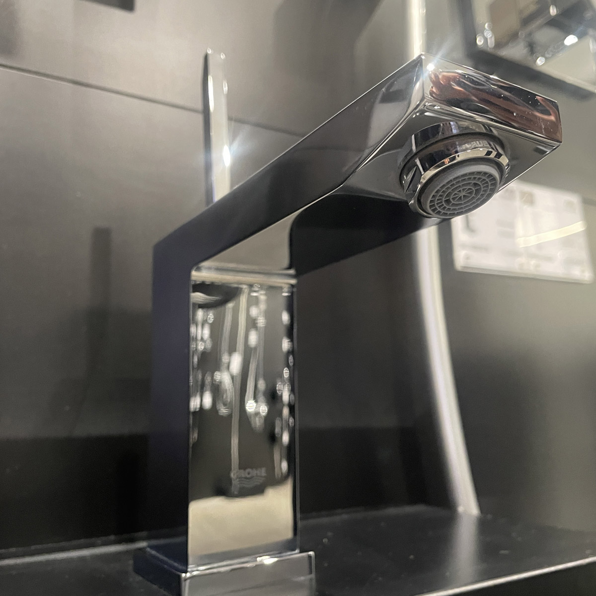 Vòi chậu nóng lạnh Eurocube Joy GROHE 23657000