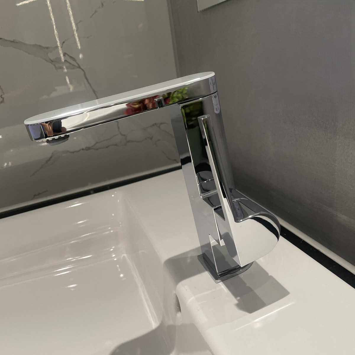 Vòi chậu nóng lạnh Plus GROHE 23958003