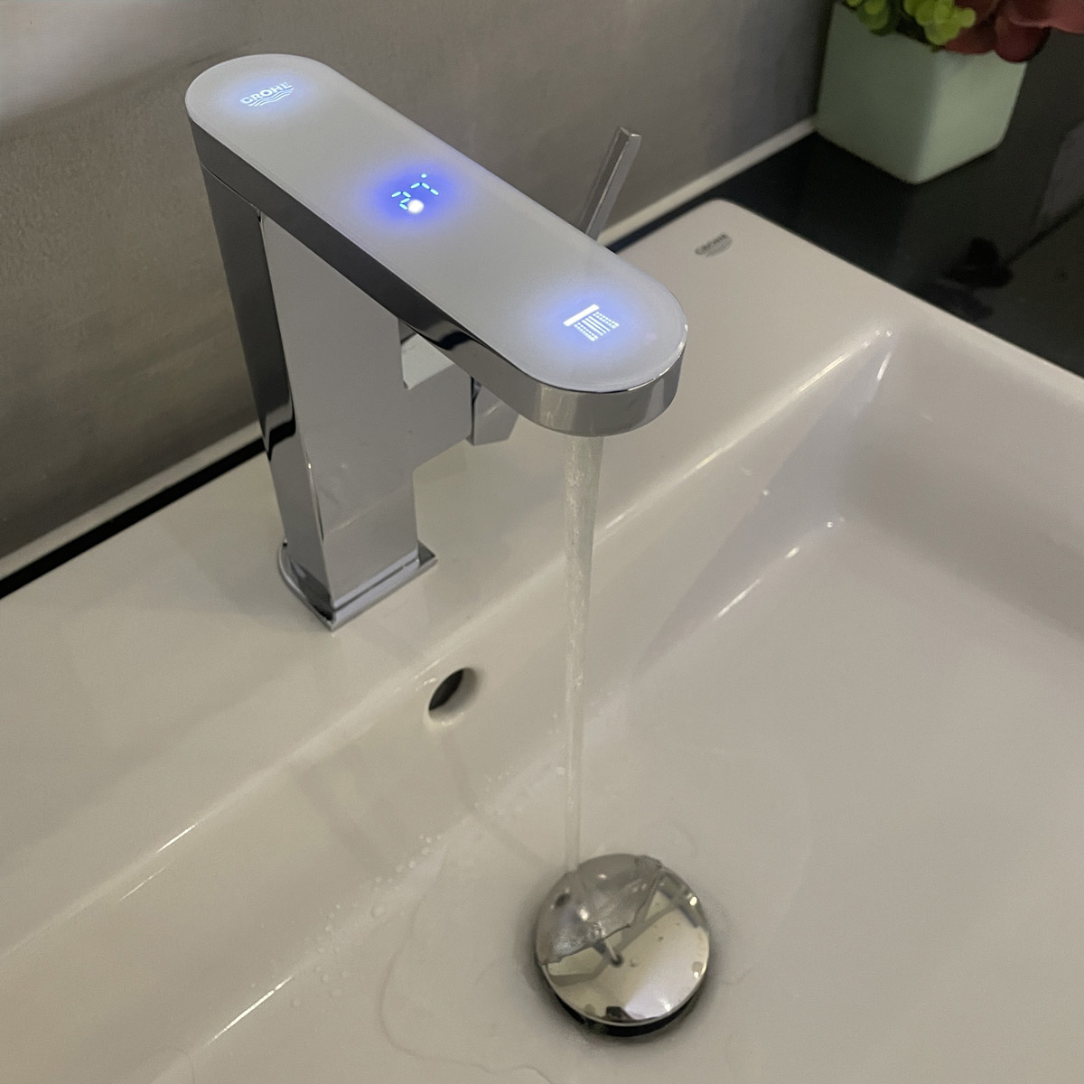 Vòi chậu nóng lạnh Plus GROHE 23958003