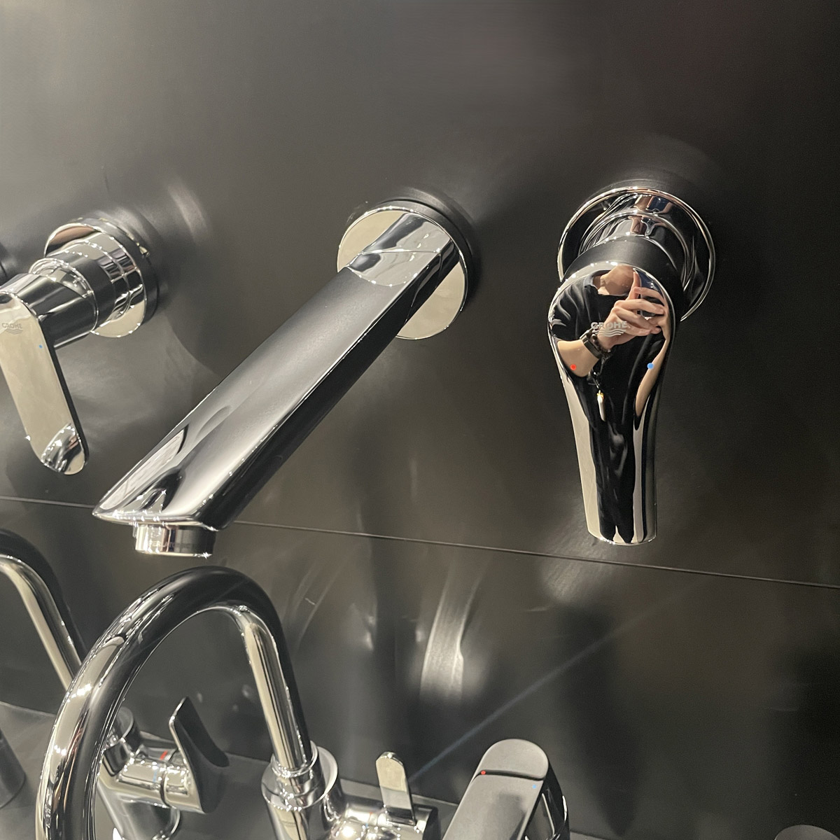 Vòi chậu gắn tường nóng lạnh 2 lỗ Eurosmart GROHE 29338003