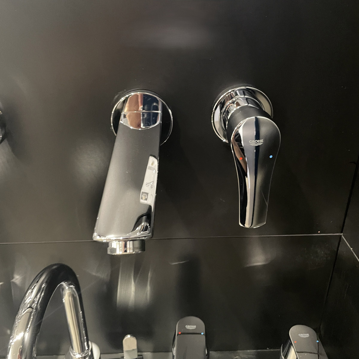 Vòi chậu gắn tường nóng lạnh 2 lỗ Eurosmart GROHE 29338003