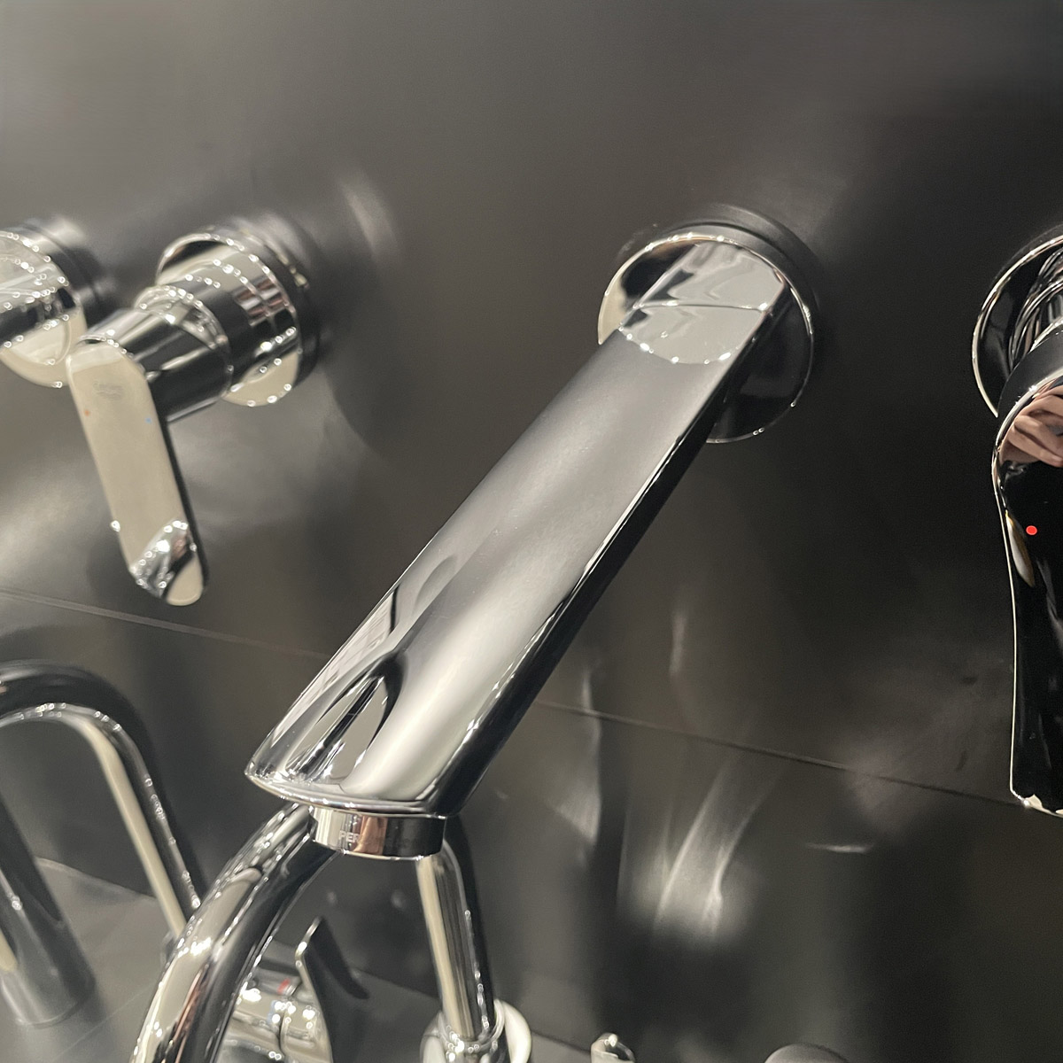 Vòi chậu gắn tường nóng lạnh 2 lỗ Eurosmart GROHE 29338003