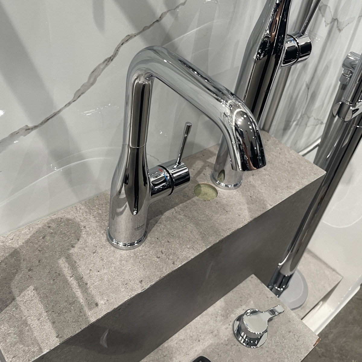 Vòi chậu nóng lạnh Essence L-size GROHE 32628001