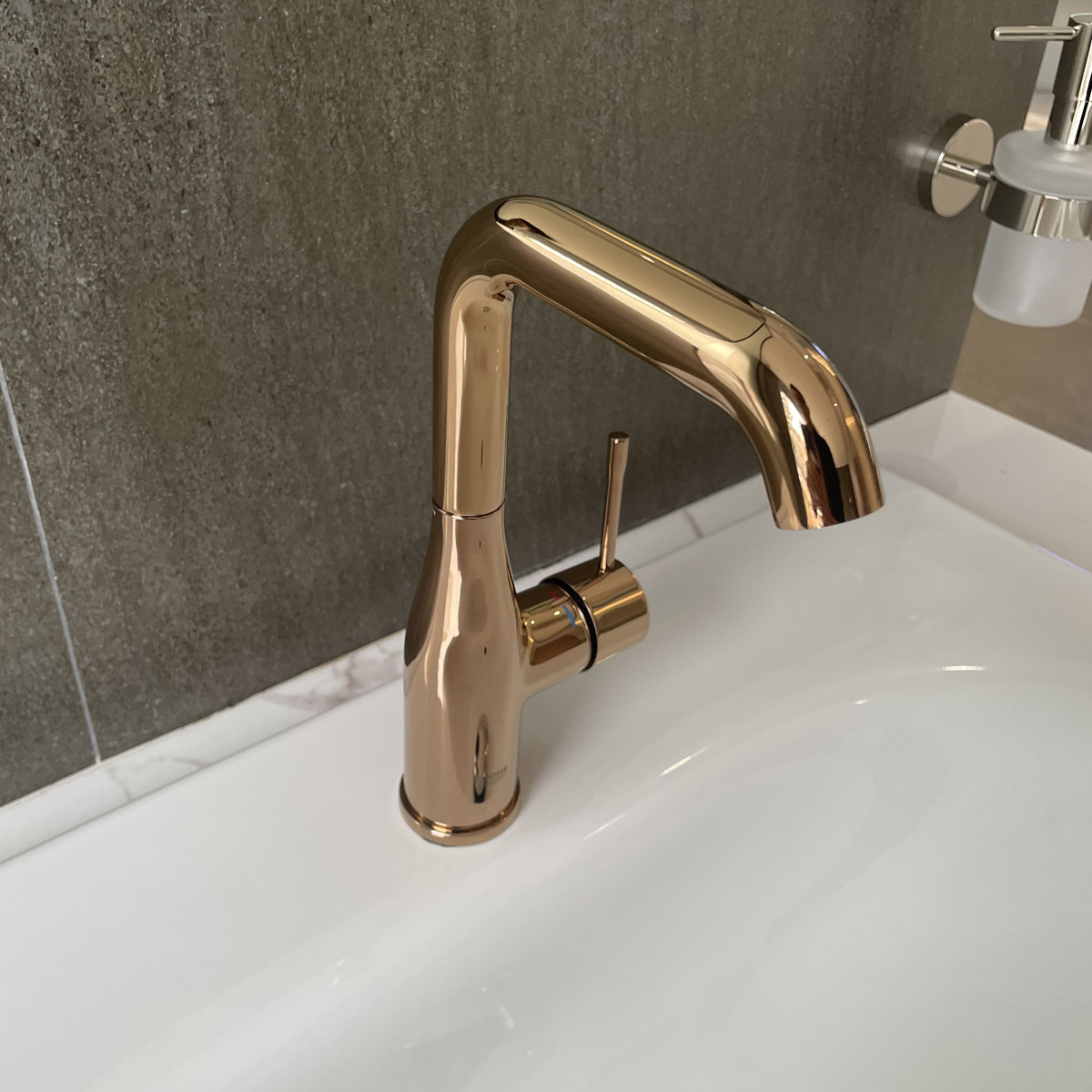 Vòi chậu nóng lạnh Essence L-size GROHE 32628001