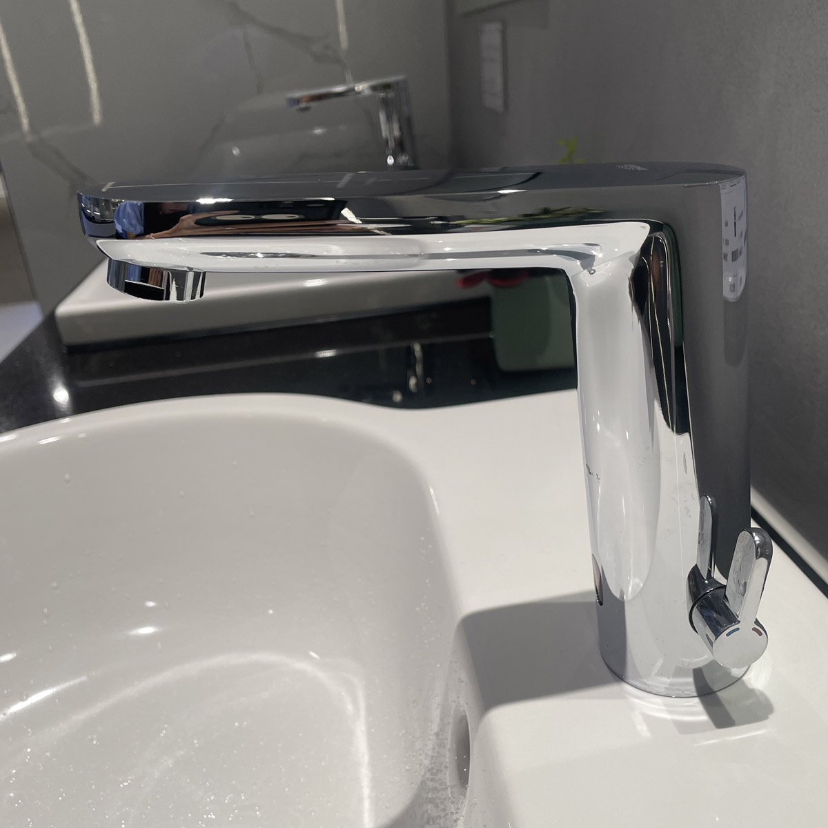 Vòi chậu cảm ứng nhiệt độ dùng pin Eurosmart Cosmopolitan E GROHE 36422000