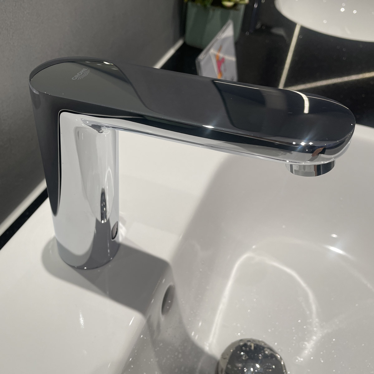 Vòi chậu cảm ứng nhiệt độ dùng pin Eurosmart Cosmopolitan E GROHE 36422000