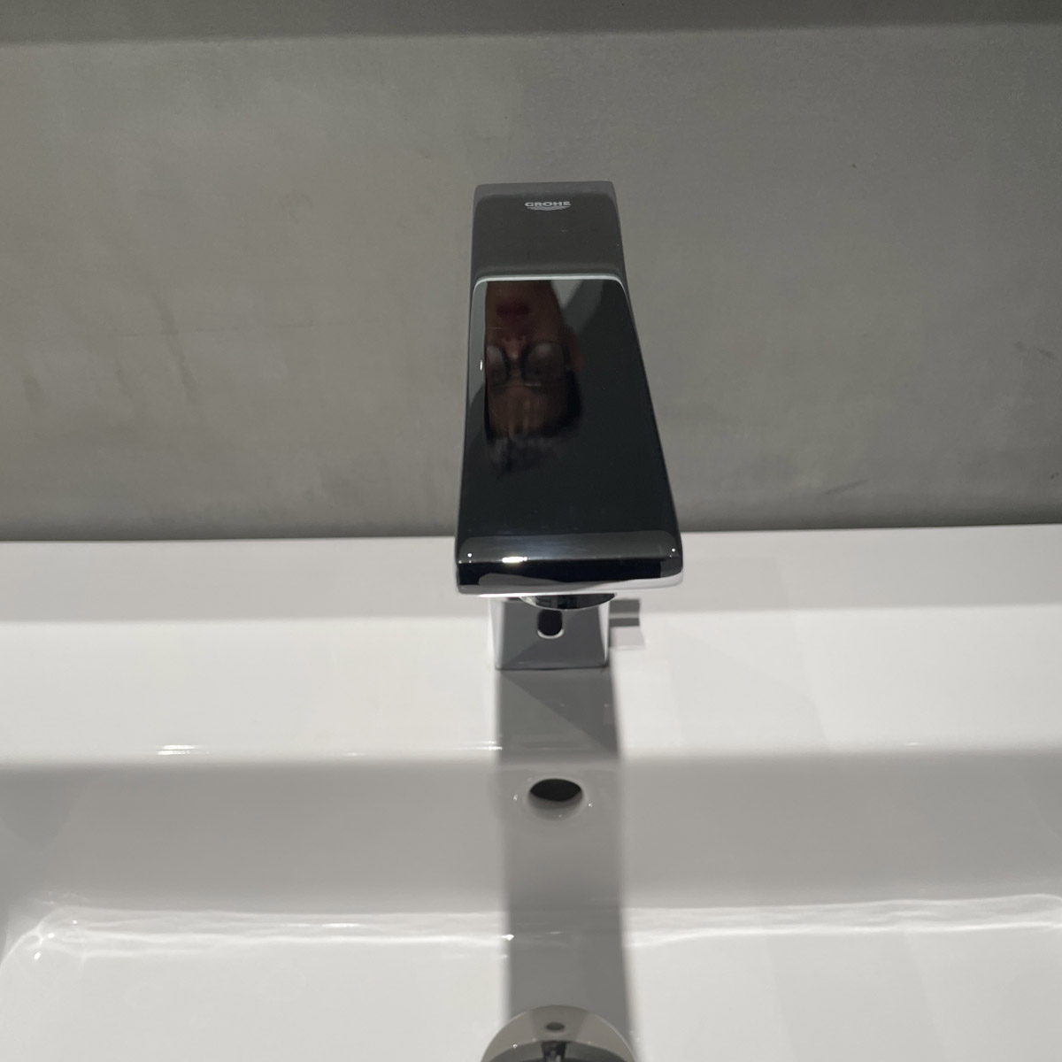 Vòi chậu nóng lạnh cảm ứng dùng pin Eurocube E GROHE 36441000