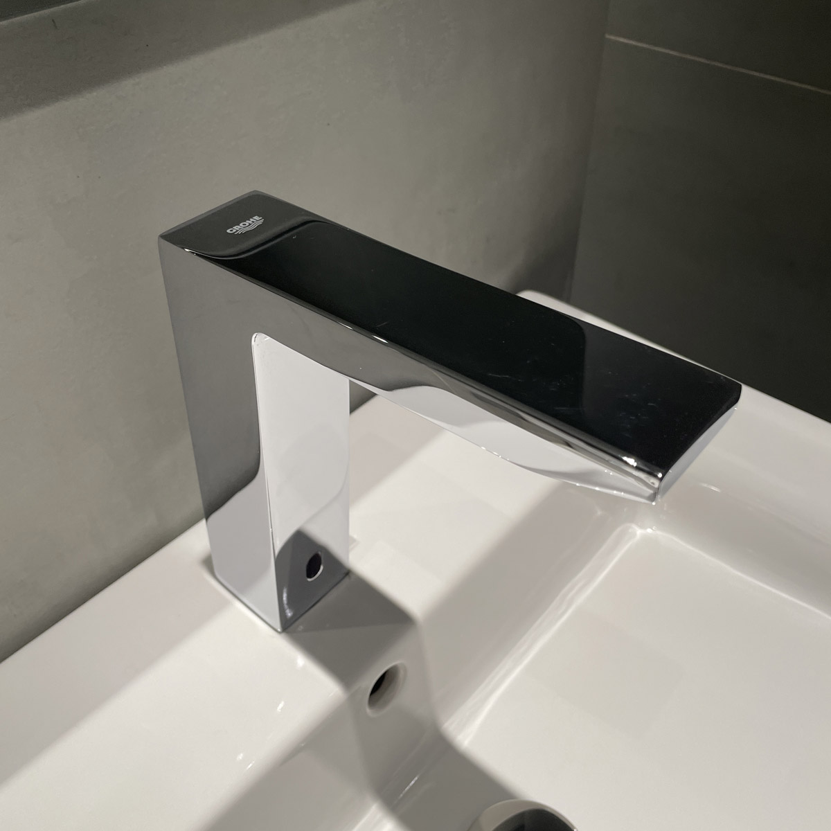Vòi chậu nóng lạnh cảm ứng dùng pin Eurocube E GROHE 36441000