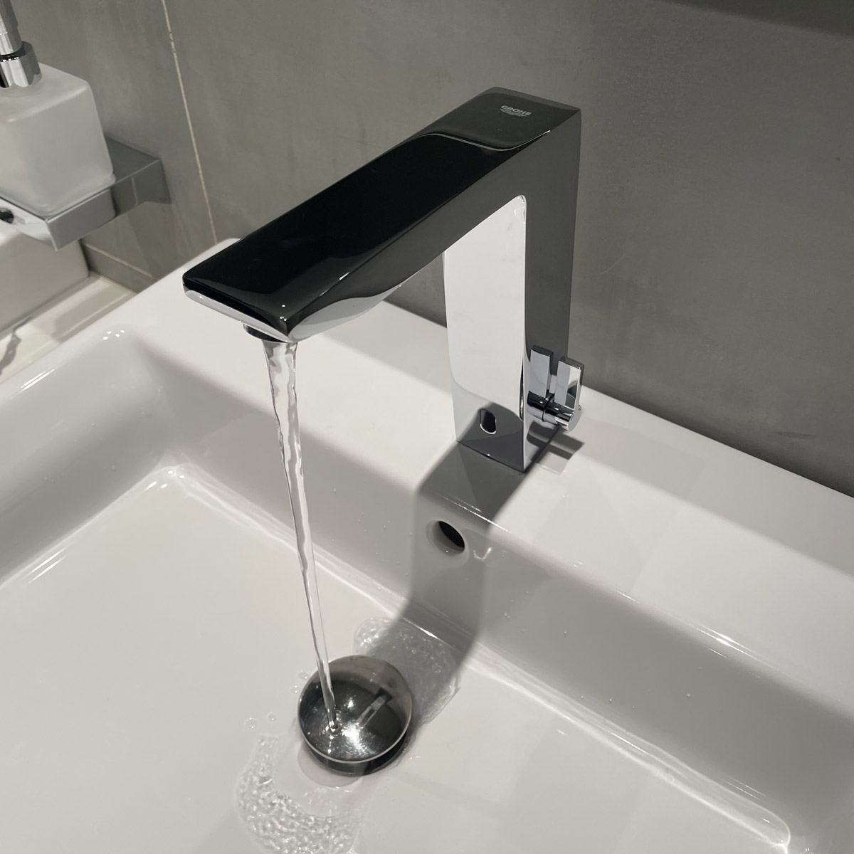 Vòi chậu nóng lạnh cảm ứng dùng pin Eurocube E GROHE 36441000