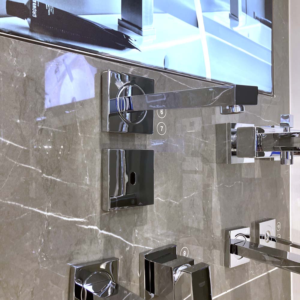 Vòi chậu cảm ứng gắn tường dùng pin Eurocube E GROHE 36442000