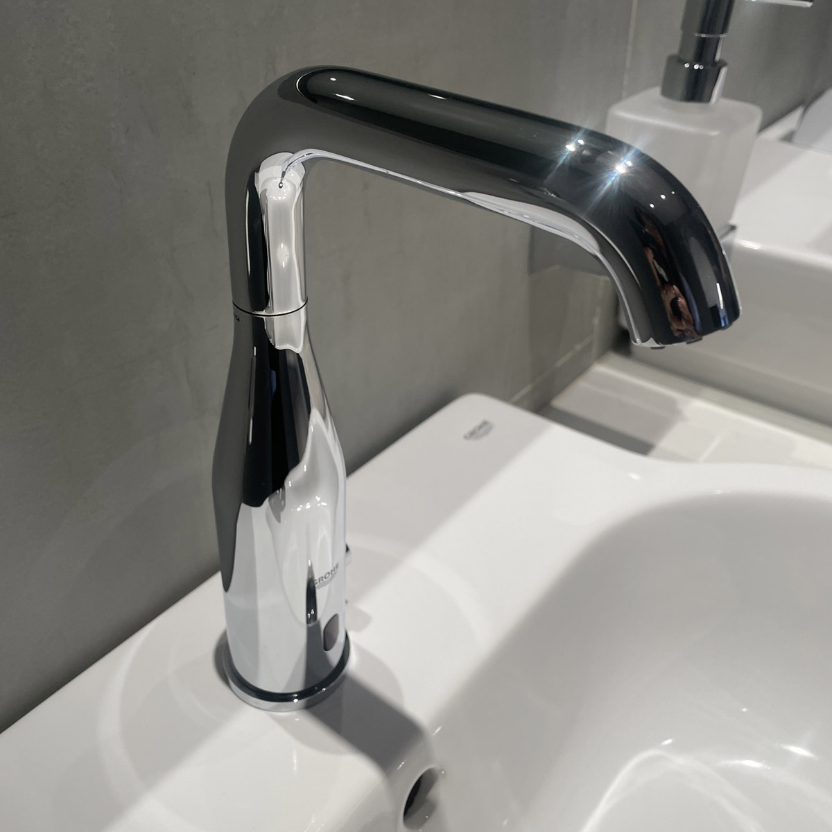 Vòi chậu nóng lạnh cảm ứng dùng pin Eurocube E GROHE 36445000