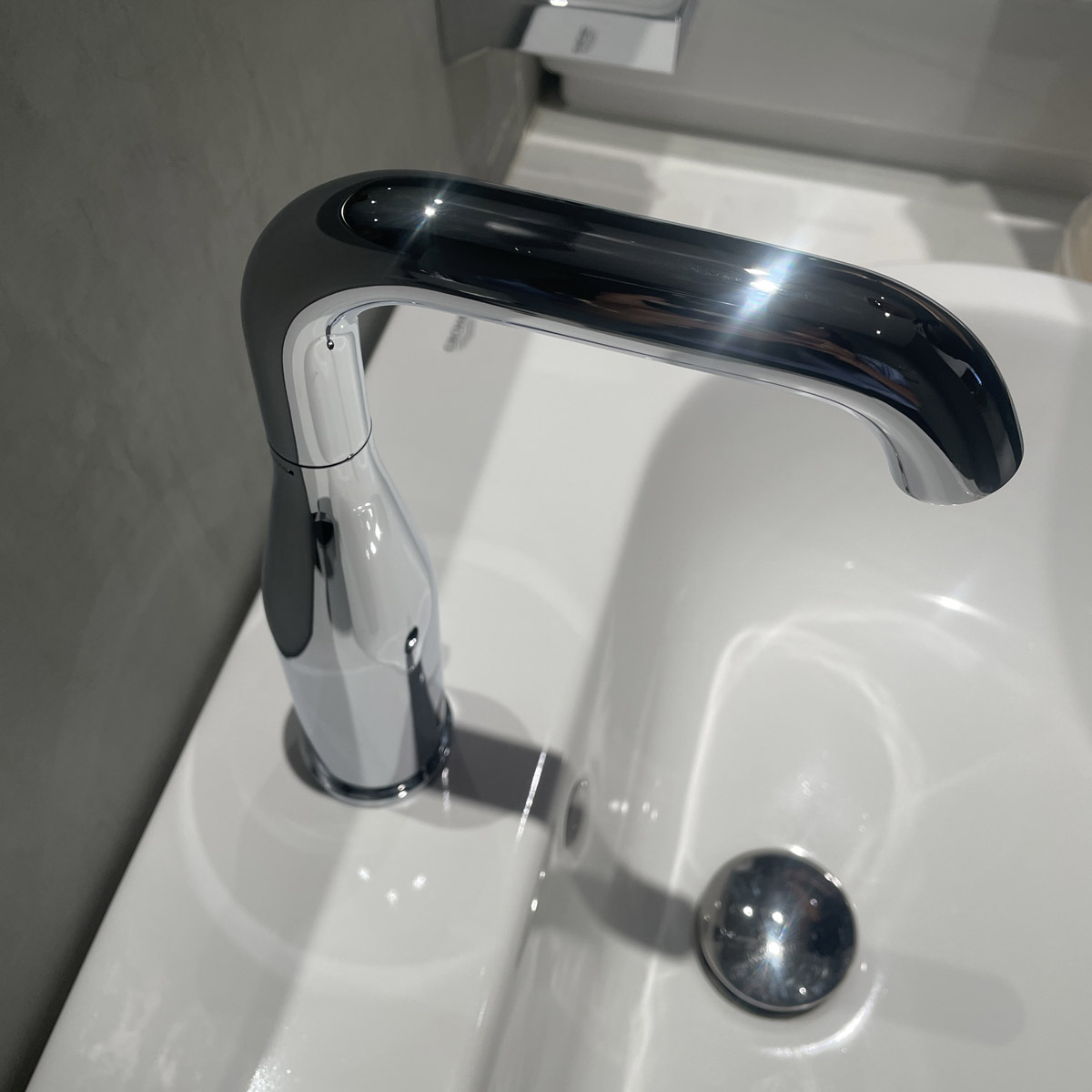 Vòi chậu nóng lạnh cảm ứng dùng pin Eurocube E GROHE 36445000