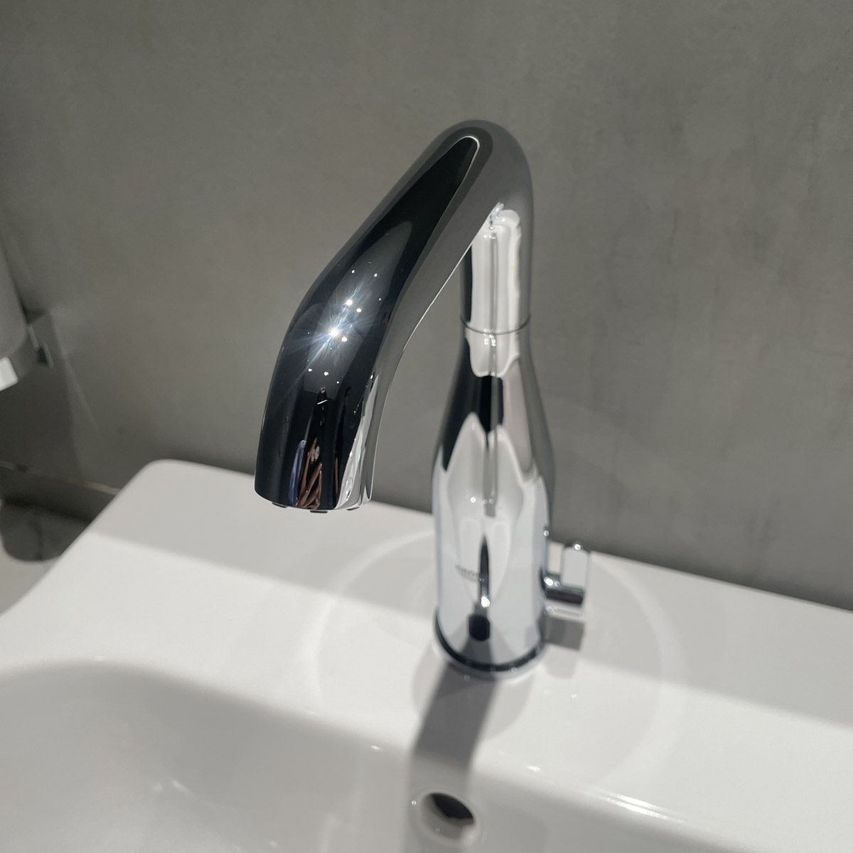 Vòi chậu nóng lạnh cảm ứng dùng pin Eurocube E GROHE 36445000