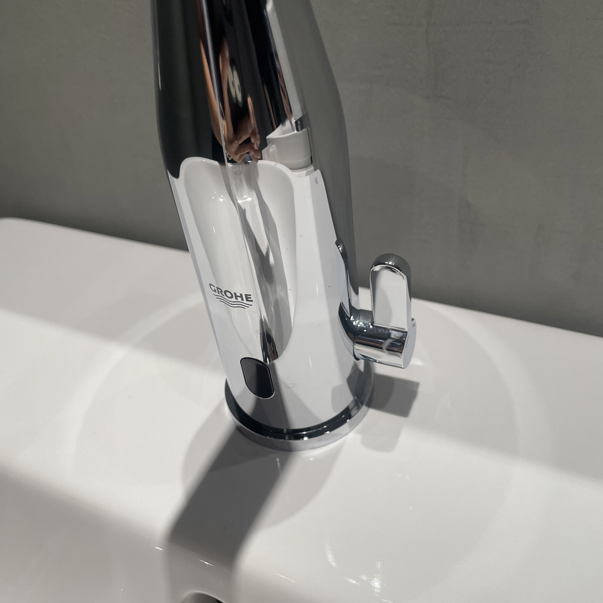 Vòi chậu nóng lạnh cảm ứng dùng pin Eurocube E GROHE 36445000