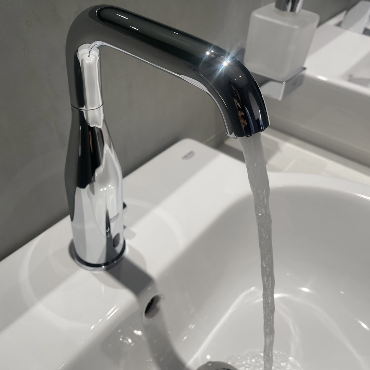 Vòi chậu nóng lạnh cảm ứng dùng pin Eurocube E GROHE 36445000