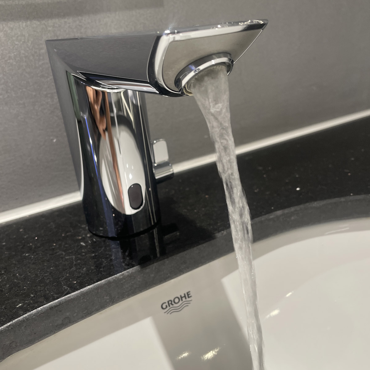 Vòi chậu cảm ứng nhiệt độ dùng pin Bau Cosmopolitan E GROHE 36451000