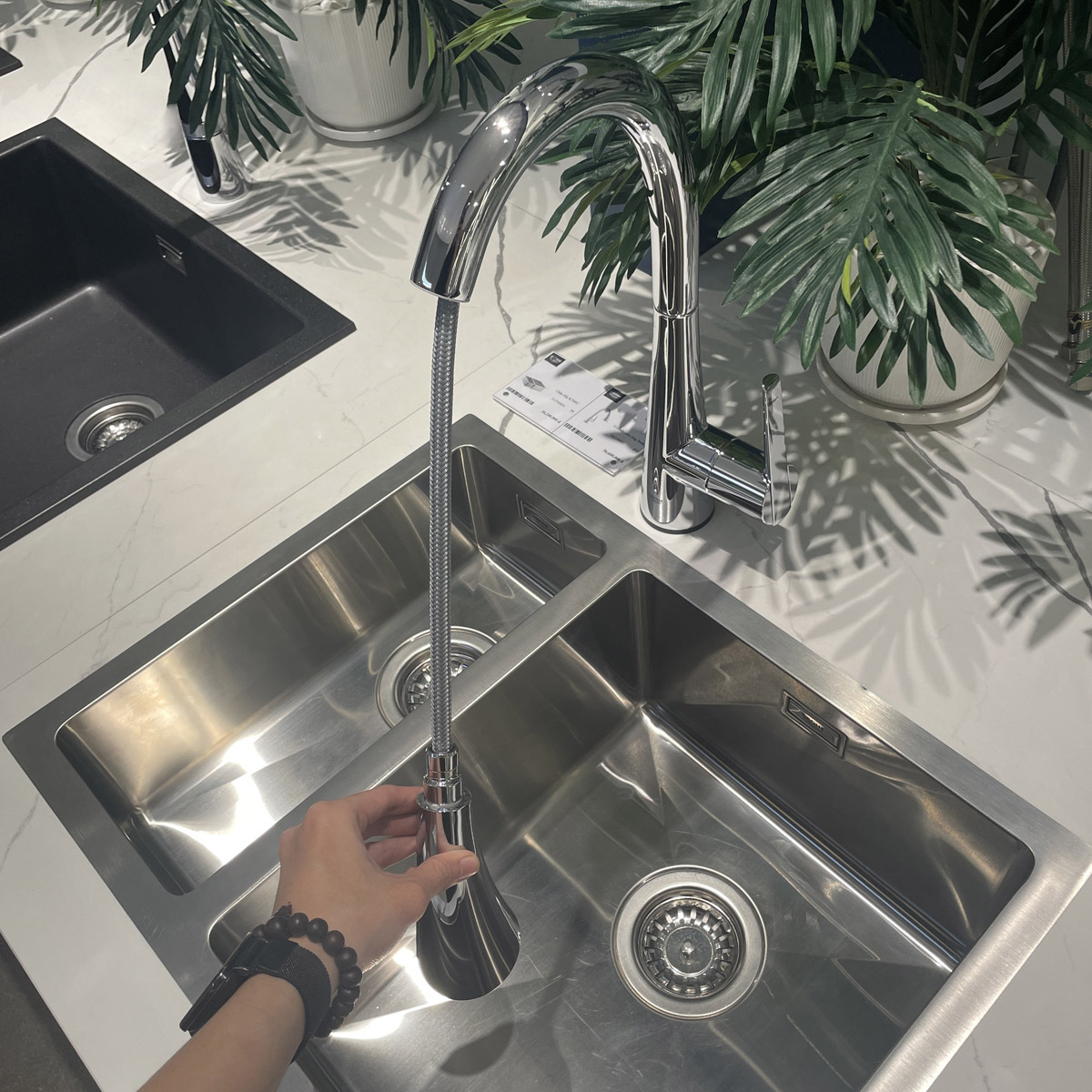 Vòi bếp cảm ứng dây rút nóng lạnh Zedra Touch GROHE 30219002