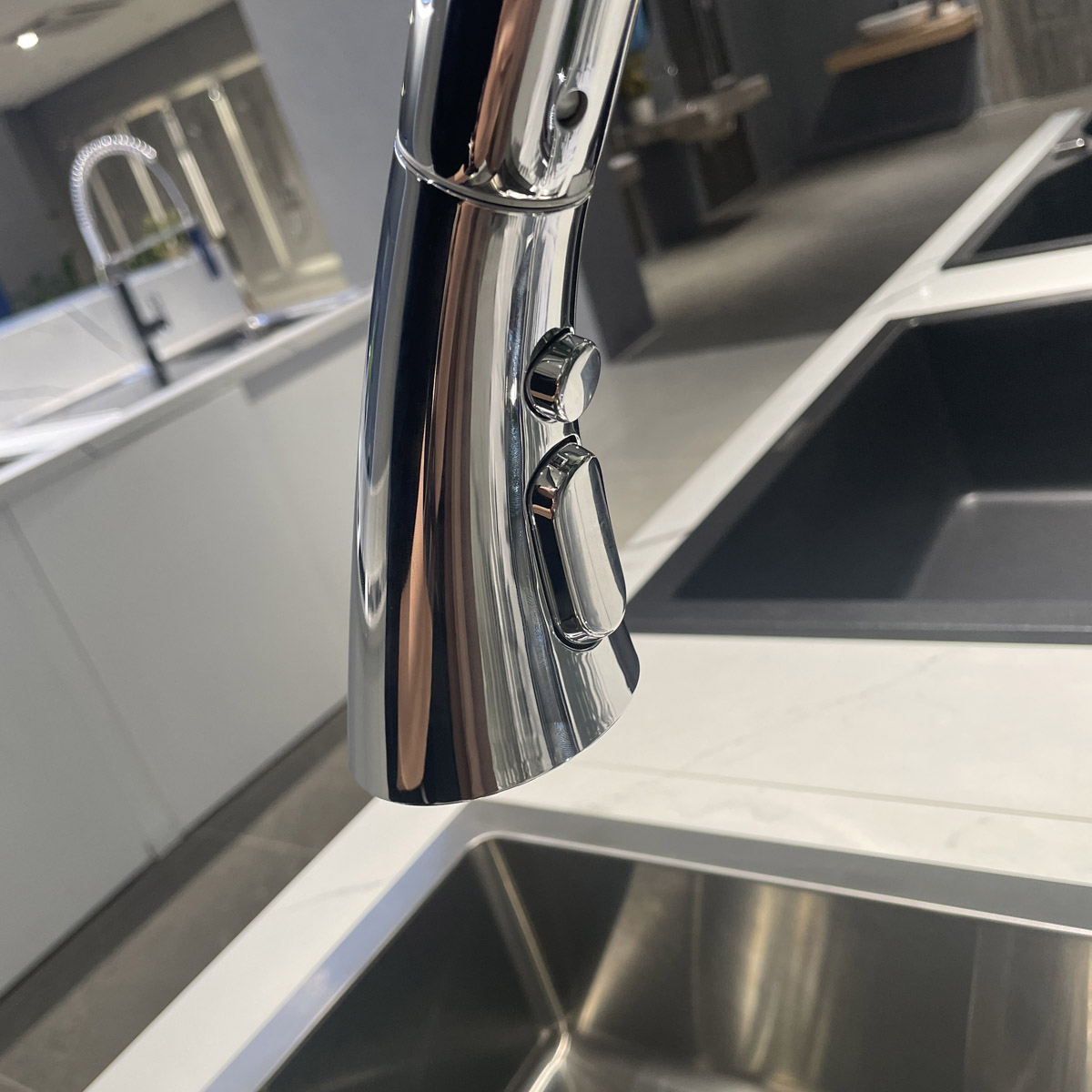 Vòi bếp cảm ứng dây rút nóng lạnh Zedra Touch GROHE 30219002